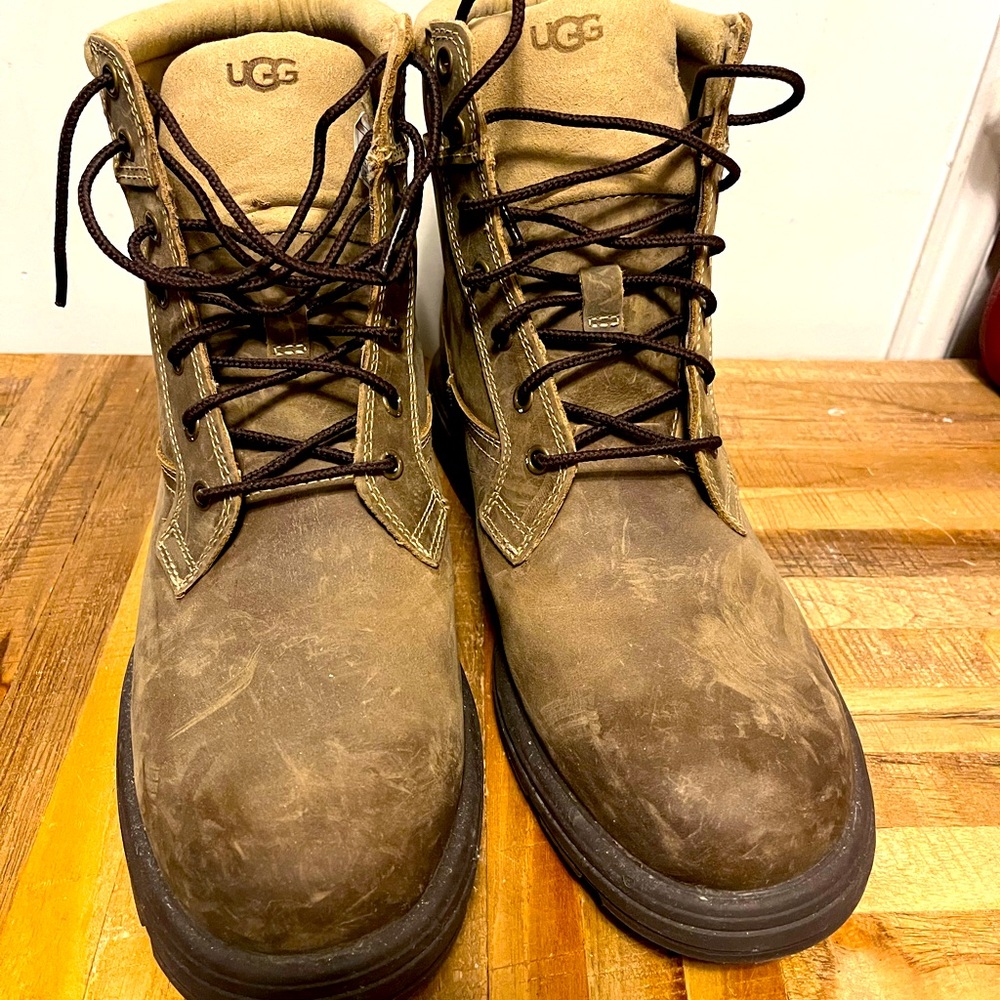 Ugg men’s lace up boot. US size 10
